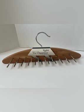 NEW w/ tags Woodlore Tie/Belt Closet Organizer Holds 42 ties  Cedar hangs on rod